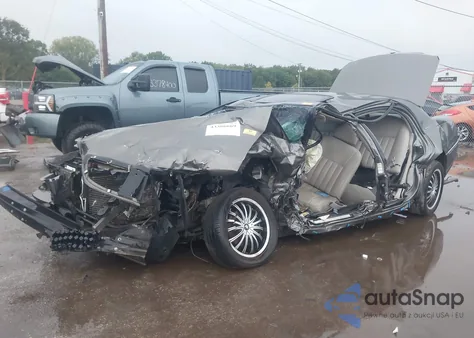 2003 Lincoln Town Car Signature z USA, uszkodzony, nr VIN 1LNHM82W83Y687270